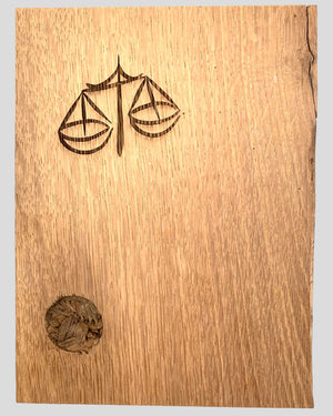 Waage Gravur Holz