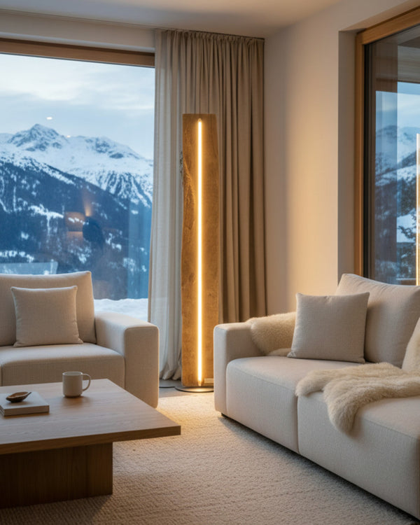 Handgefertigte Stehleuchte aus 100-jährigem Eichenbalken – Design-Unikat mit warmem LED-Ambiente