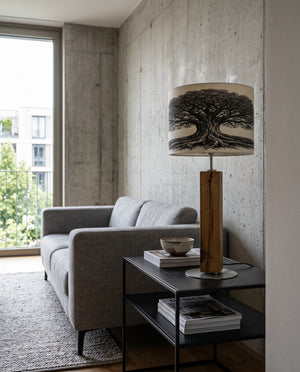 Designer Tischlampe aus Altholz Eiche als Unikat für stilvolle Wohnräume