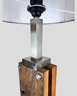 Alpen Chic Stehlampe aus Holz und Edelstahl als stilvolles Unikat
