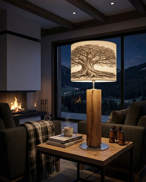 Handgefertigte Tischlampe aus Altholz Eiche mit Lampenschirm im echten Baumdesign