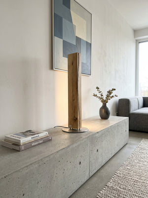 Tischleuchte aus Holz und Edelstahl für Sideboard, Konsole oder Beistelltisch